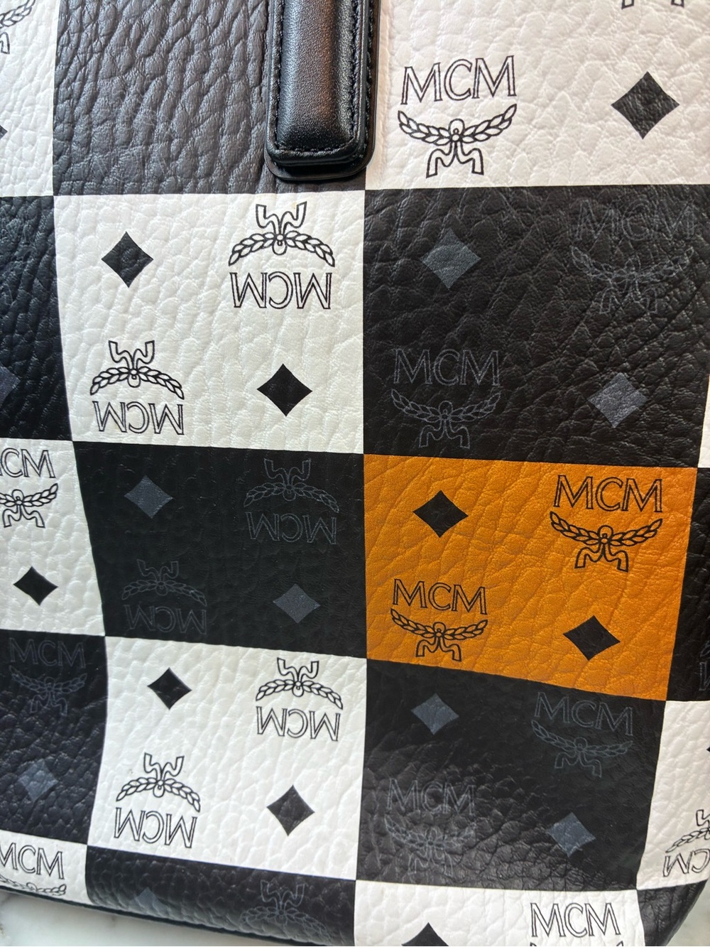 MCM Medium Visetos Aren Tote in Black & White Checkerboard - Pristine! ๐ฅ - Picture 6 of 14